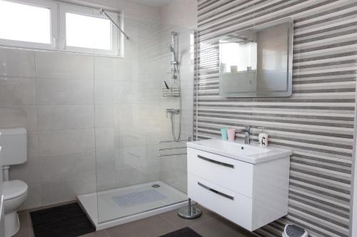 Bathroom, Apartman Ena in Bjelovar