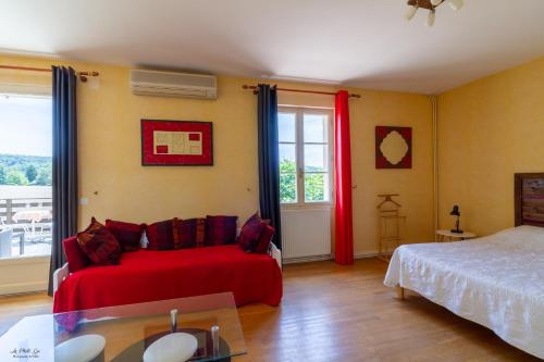 Le Relais des 5 Chateaux - Tap to explore photos