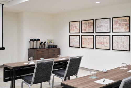 The Metcalfe by Gray Collection