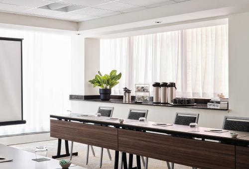 The Metcalfe by Gray Collection