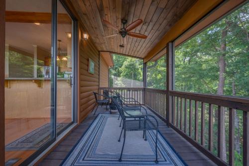 Tranquility Cabin With Mountain Views Pet Friendly in Saluda, USA