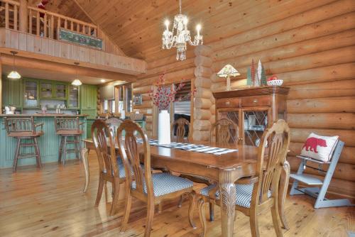 Lakefront, Beautiful Mountain Views! in Mill Spring, USA