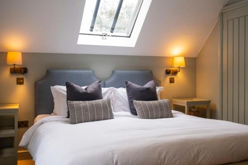 The Bottle & Glass Inn - Garden View - Room 1 - Accommodation - Henley on Thames