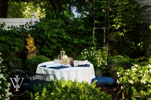Wickwood Inn - 정원