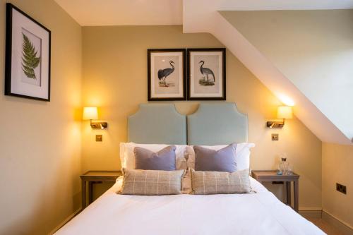 The Bottle & Glass Inn - Barn View - Room 2 - Accommodation - Henley on Thames