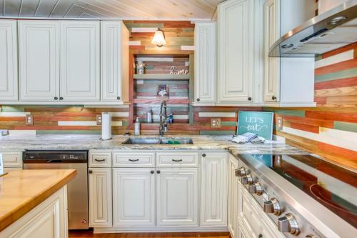 6 Mi to Boardwalk Myrtle Beach Golfers Retreat! in 森林溪