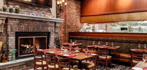 Étterem, Kingston Hotel near Vancouver Lookout