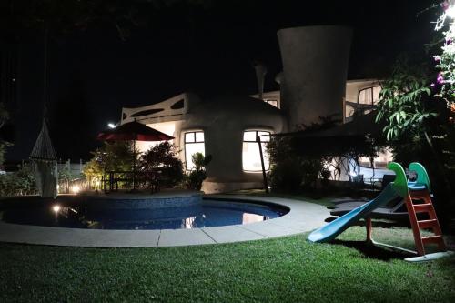 المنظر الخارجي, Casa las Maravillas, hermosos jardines y alberca in Lomas de Cortes