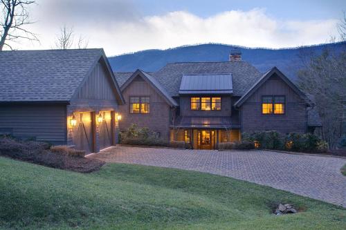 Awe-Inspiring Views, Fireplace, Luxurious Mansion in Mill Spring, Vereinigte Staaten von Amerika