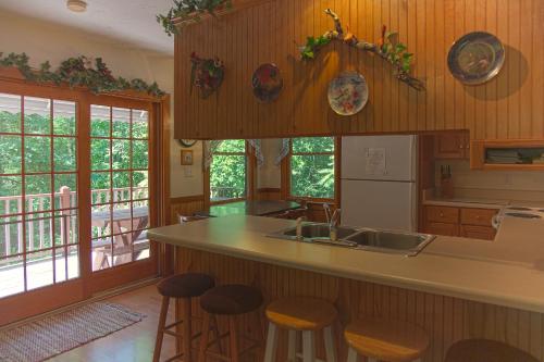 Secluded Chalet - Pet Friendly