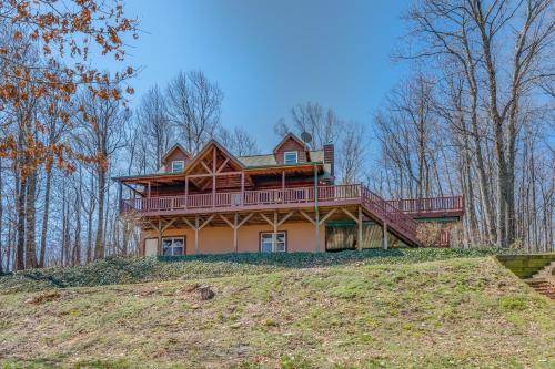 Huge Deck, Mountain Views And Pet Friendly