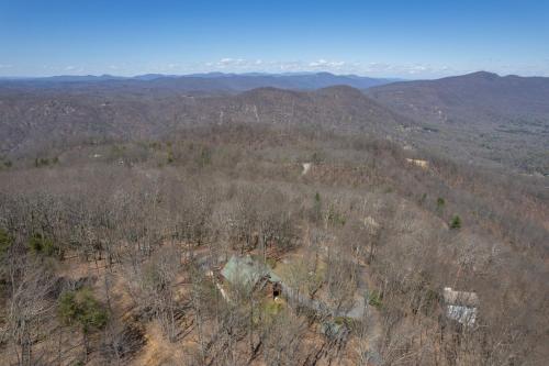 Huge Deck, Mountain Views And Pet Friendly