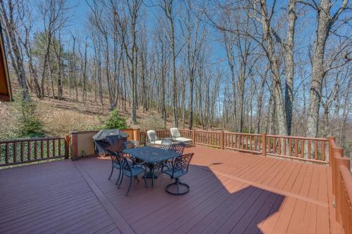 Huge Deck, Mountain Views And Pet Friendly