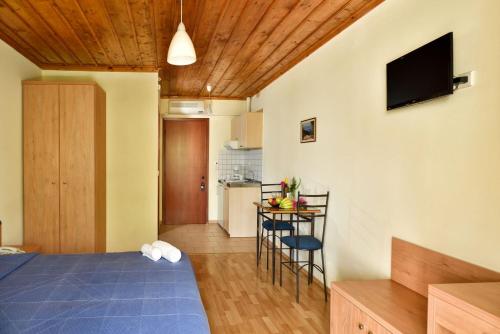 2 twin beds