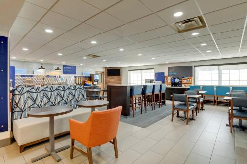Holiday Inn Express I-95 Capitol Beltway - Largo by IHG in Largo, USA