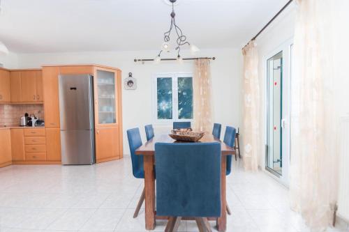 3 Bedroom Villa image 3