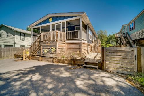 Charleston Home with Porch - 3 Mi to Folly Beach!