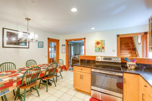 Meriden Village of Plainfield Home with Backyard in Windsor, USA