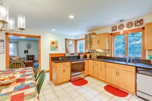 Meriden Village of Plainfield Home with Grill! in 欽尼 (NH)