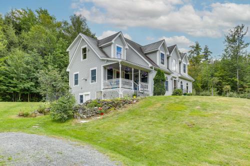 Meriden Village of Plainfield Home with Backyard