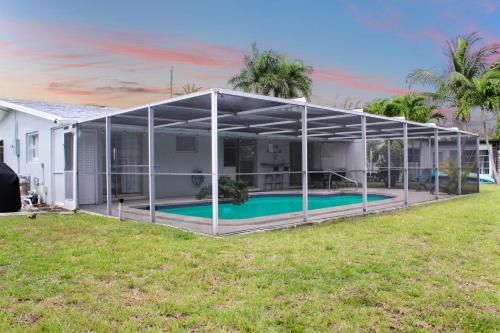 Modern Waterfront Home on Canal with Pool – khách sạn tại Khu Hồ Lauderdale