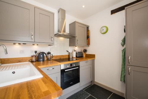 Lena Cottage at Wringworthy Farm on Dartmoor National Park, close to Tavistock, ideal base for exploring Devon and Cornwall, hiking, horse riding, golf, fuelled by green energy