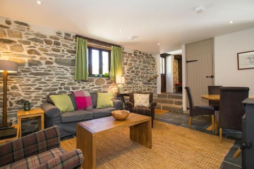 Lena Cottage at Wringworthy Farm on Dartmoor National Park, close to Tavistock, ideal base for exploring Devon and Cornwall, hiking, horse riding, golf, fuelled by green energy