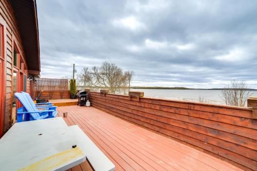 Prairie-Style Home on Garden Bay w/ Deck + Hot Tub - Cooks, MI
