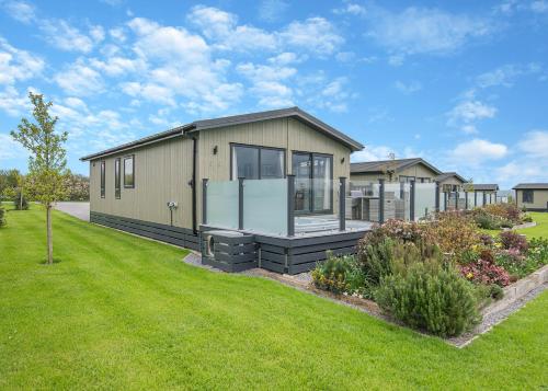 Midsomer Lodges