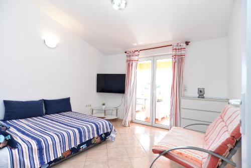 One-Bedroom Apartment with Terrace