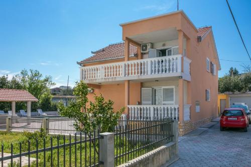 Family-friendly apartments with swimming pool Split - 21026 2
