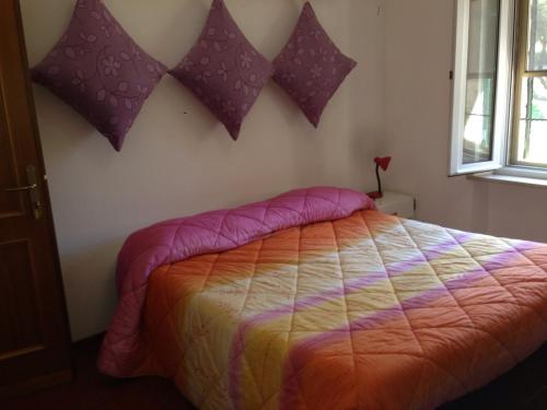 2 bedrooms, 7 beds