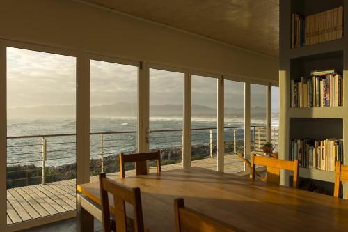 View, Whalesong Lodge in De Kelders