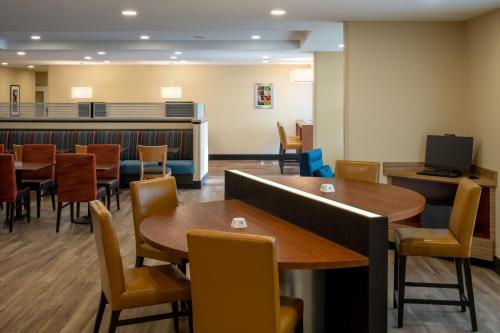TownePlace Suites By Marriott Venice - image 10