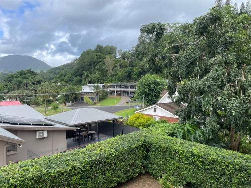 Vistas, Nolan garden house in whitfield in El Gran Cairns