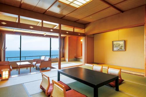 Japanese-Style Family Room - Breakfast Included
