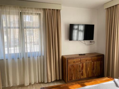 2 bedrooms, 3 beds