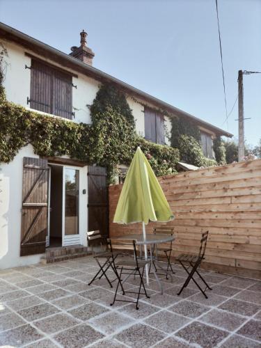 A deux pas de Cabourg ,avec une belle vue sur la campagne normande.A grangues