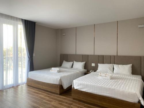 Quadruple Room with Bath image 1