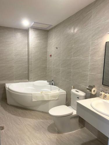 Quadruple Room with Bath image 5