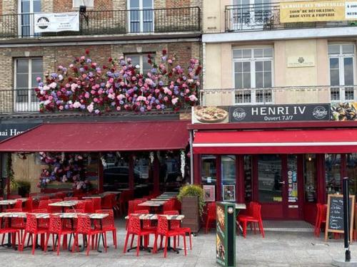 QUAI 65, 3 pièces sur le port, à 250 m de la rue piétonne et de la mer