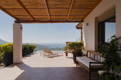  Villa Sunrise, a peaceful and secluded paradise! in 74060 Myrthios