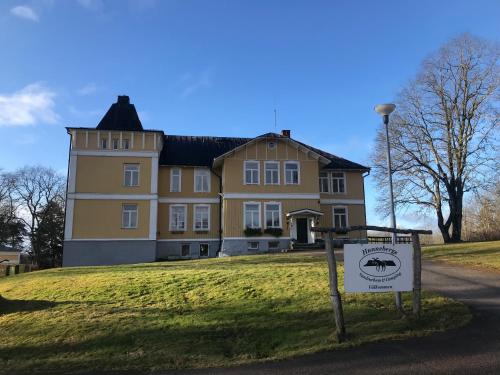 Hunnebergs Gård Hostel & Camping - Accommodation - Vargön