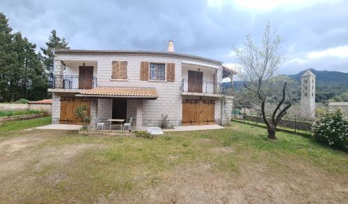 Magnifique villa dans un village de l'Alta Rocca gîte à louer Orone