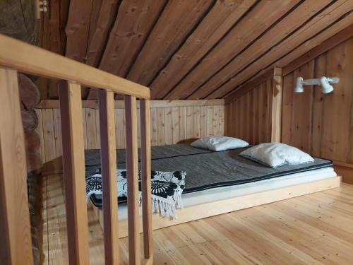 Lomaruka, Ruka (fotografie 10)