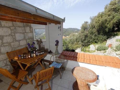  Apartment Cacini Dvori in Lastovo