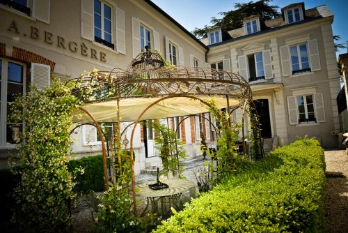 Champagne Andre Bergere & Suites - 정원