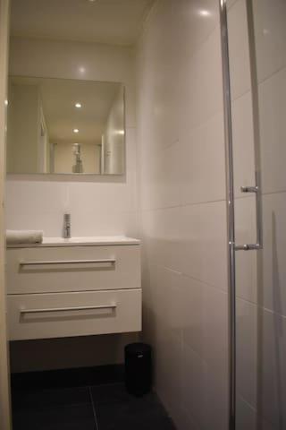 Rembrandtplein Apartments - image 11