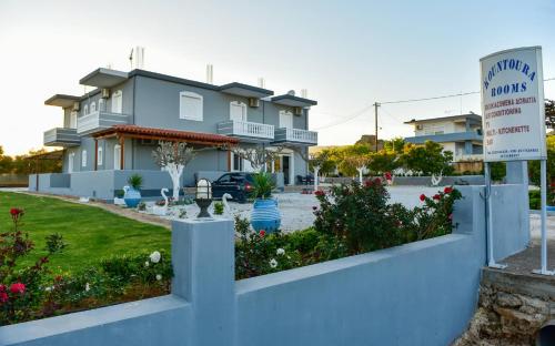 KOYNTOYRA ROOMS in Pelekanos