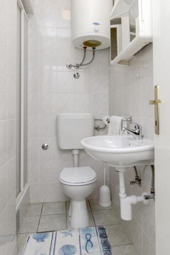Studio Apartment image 3